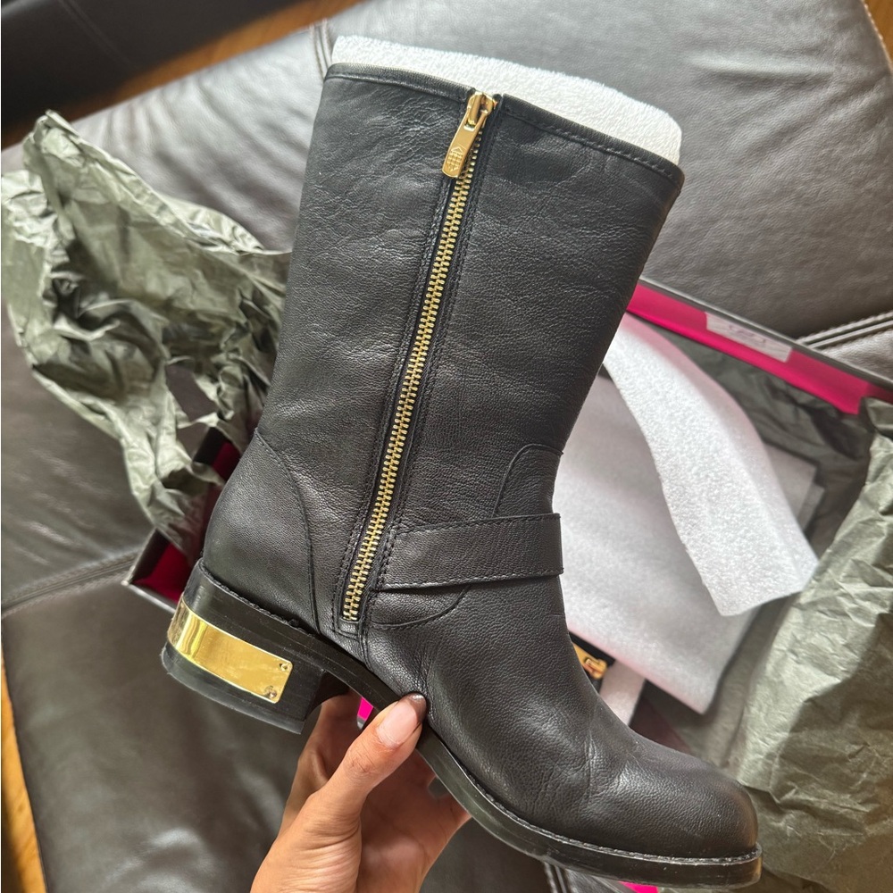 Vince Camuto Winchell Bootie - Picture 2 of 12